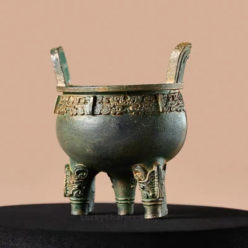 Style D antique Chinese bronze ding tripod vessel museum 3D resin fridge magnet.