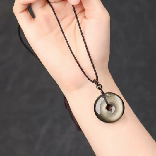 Collier pendentif boucle de paix en obsidienne naturelle | Perles mantra à six syllabes, amulette énergétique en cristal