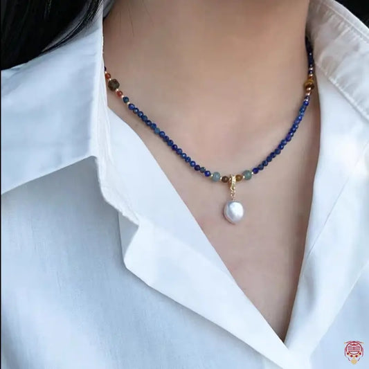 Halskette mit natürlichem Lapislazuli und Süßwasserperlen – vergoldetes Choker