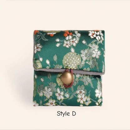 ヘリテージシルクブロケード刺繍巾着ジュエリーポーチ