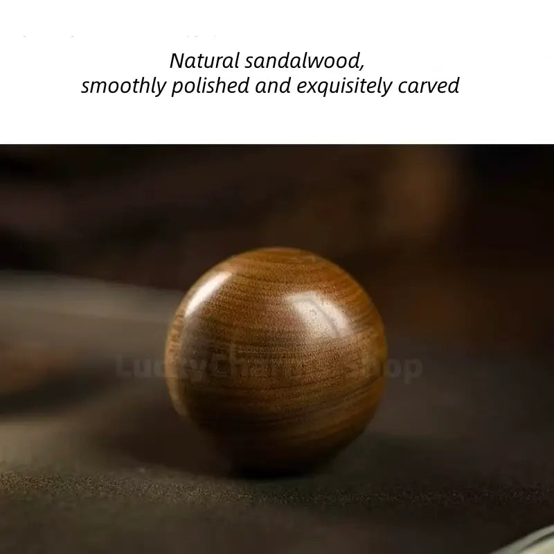 Pendentif en calebasse de bois de santal naturel | Bois de santal vert/rouge, sculpture raffinée, à suspendre pour voiture ou maison
