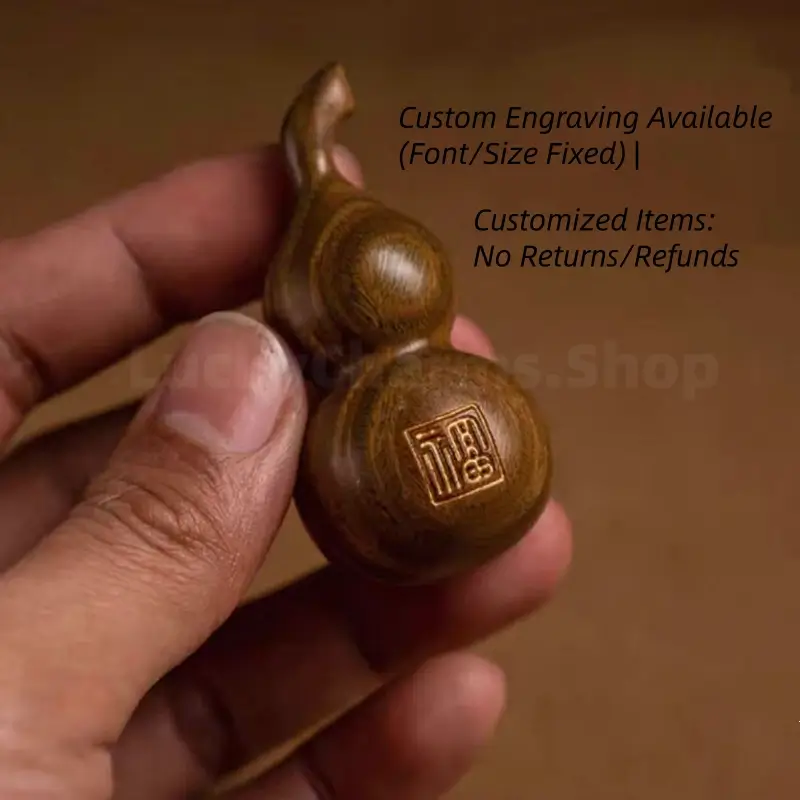 Pendentif en calebasse de bois de santal naturel | Bois de santal vert/rouge, sculpture raffinée, à suspendre pour voiture ou maison
