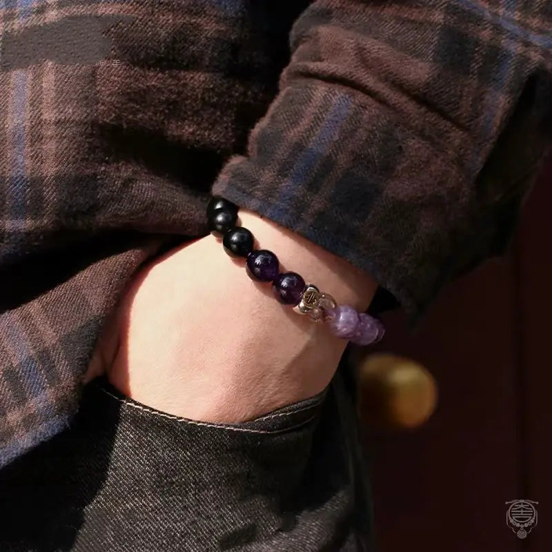 Armband mit Sternzeichen-Schutzperlen aus mehrfarbigem Quarz und Amethyst