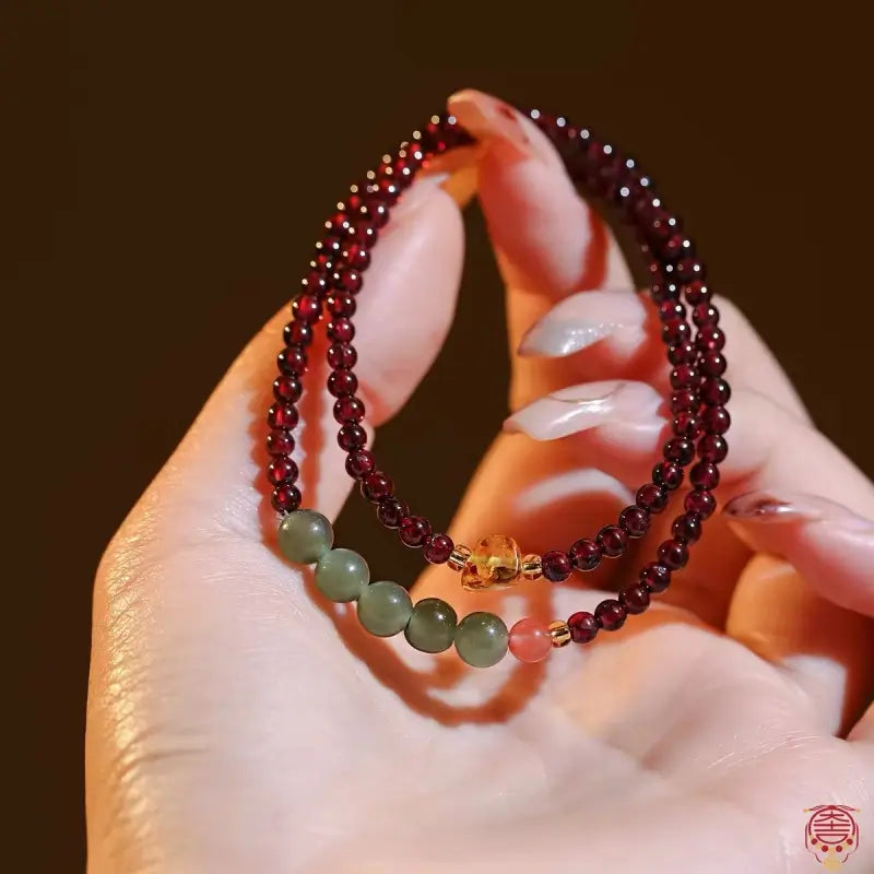 Doppelt gewickeltes Armband aus natürlichem Granat und grünem Chalcedon | 3,5-mm-Edelsteinstrang