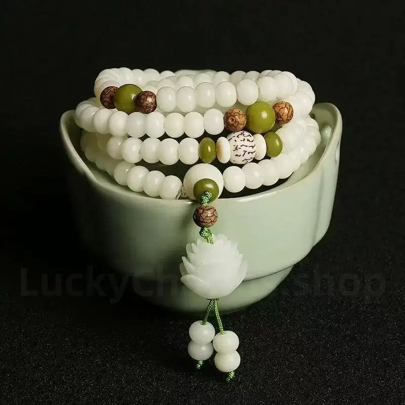 Le Mala de l'Éveil 108 – Racine de Bodhi en Jade Blanc Bio et Lotus Sculpté à la Main
