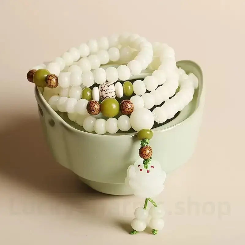 Le Mala de l'Éveil 108 – Racine de Bodhi en Jade Blanc Bio et Lotus Sculpté à la Main