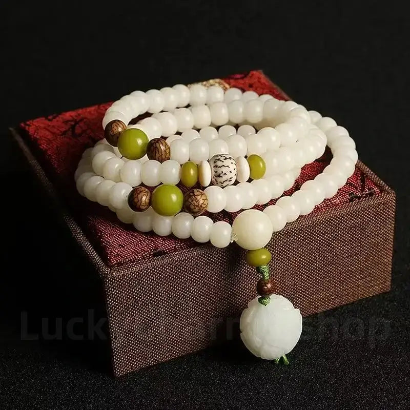 Le Mala de l'Éveil 108 – Racine de Bodhi en Jade Blanc Bio et Lotus Sculpté à la Main
