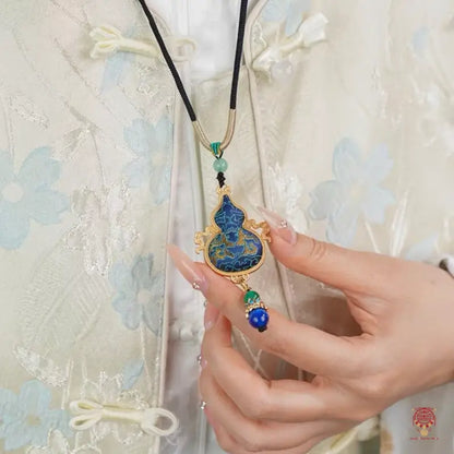 Collier calebasse du patrimoine de Dunhuang - Brocart de soie et pendentif en verre