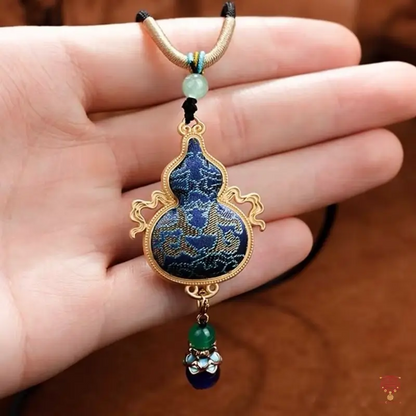 Collier calebasse du patrimoine de Dunhuang - Brocart de soie et pendentif en verre