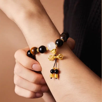 Prinz-Kung-Anwesen Set aus Rotachat- und Obsidian-Vajra-Paararmbändern