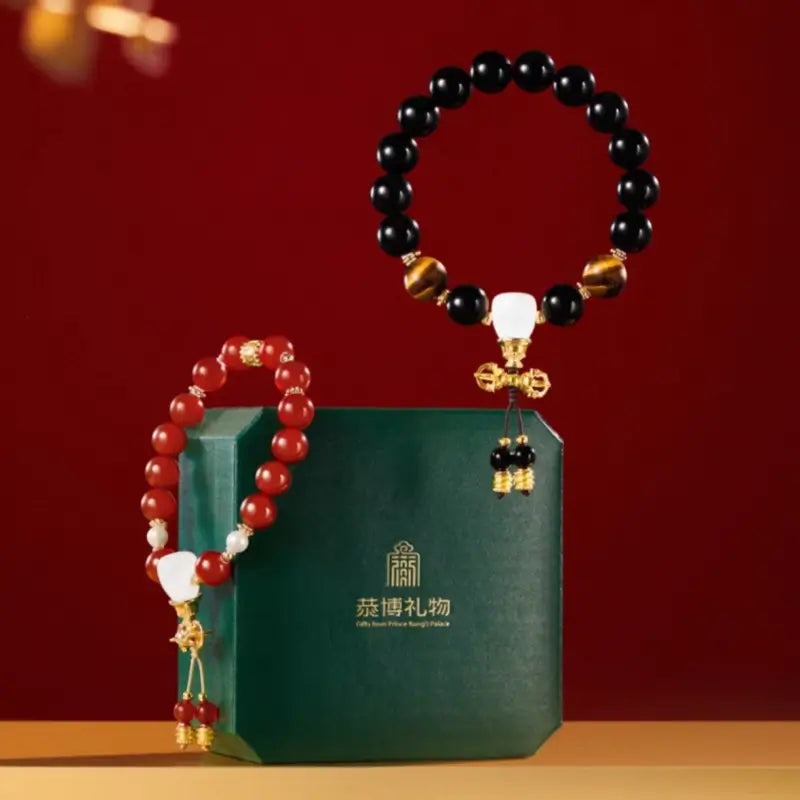 Prinz-Kung-Anwesen Set aus Rotachat- und Obsidian-Vajra-Paararmbändern