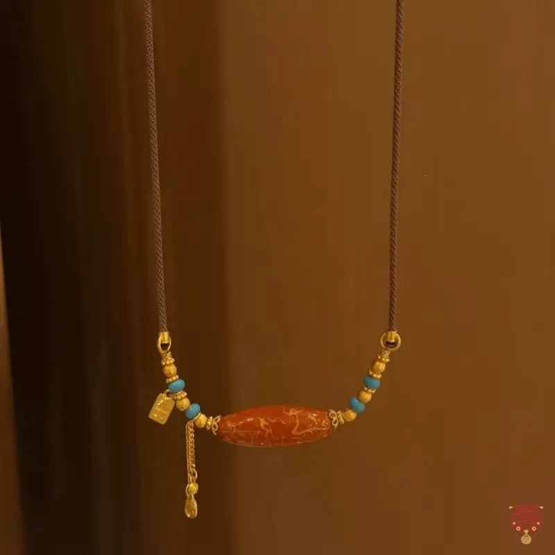Collier pendentif perle laquée Heritage | Ras-du-cou gravé de motifs Tang Grass