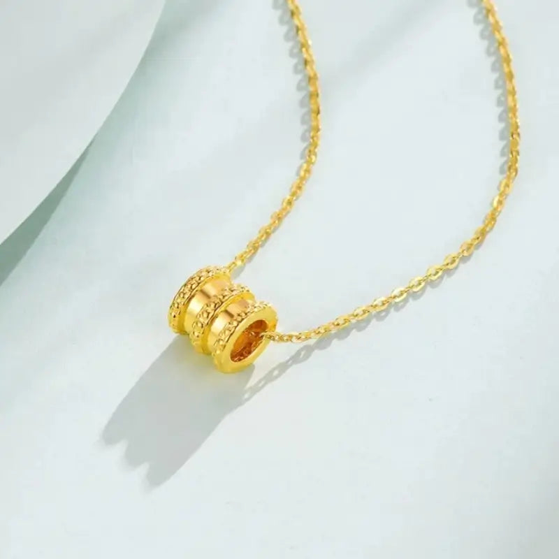 24K純金スリムウエストLu Lu Tongペンダントネックレス | 調節可能なシルバーメッキゴールドチェーン、繊細なミニマリストジュエリー