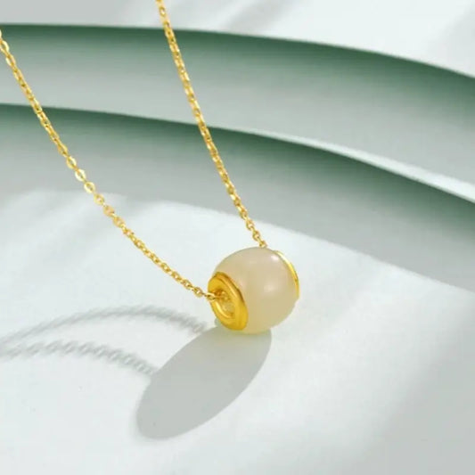 Collier pendentif Lu Lu Tong en jade Hetian incrusté d'or pur | Bijou élégant et porte-bonheur en forme de tonneau, idéal au quotidien ou à offrir