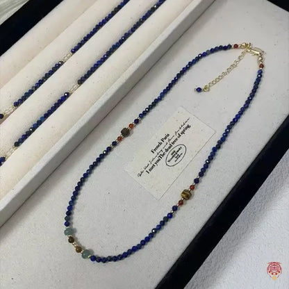 Halskette mit natürlichem Lapislazuli und Süßwasserperlen – vergoldetes Choker