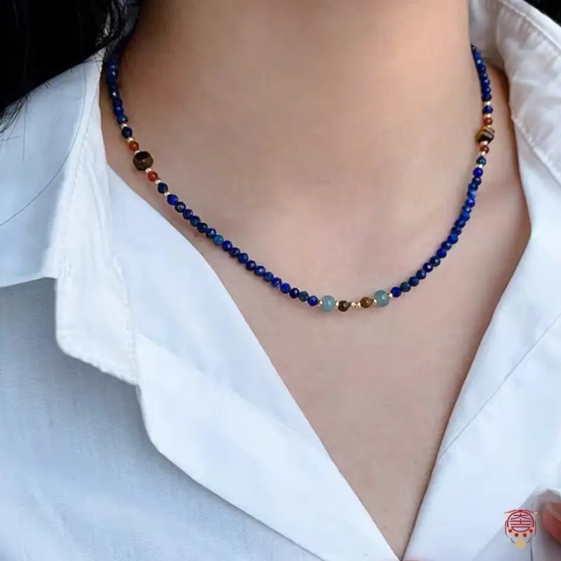 Halskette mit natürlichem Lapislazuli und Süßwasserperlen – vergoldetes Choker