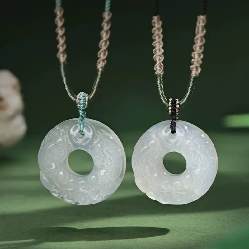 Collier de couple Pixiu Peace Buckle en calcédoine translucide naturelle | Bijoux romantiques chinois