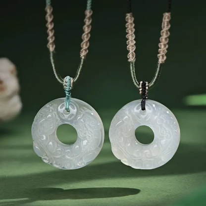 Collier de couple Pixiu Peace Buckle en calcédoine translucide naturelle | Bijoux romantiques chinois