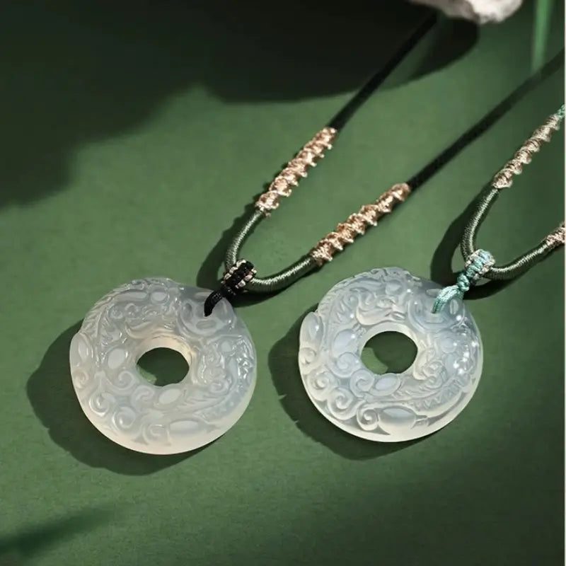 Collier de couple Pixiu Peace Buckle en calcédoine translucide naturelle | Bijoux romantiques chinois