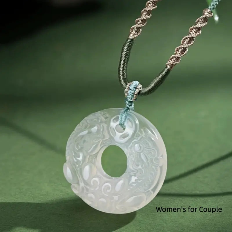 Collier de couple Pixiu Peace Buckle en calcédoine translucide naturelle | Bijoux romantiques chinois