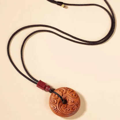 Collier pendentif porte-bonheur chinois en bois de pêcher naturel, orné d'un nuage béni et de bon augure du Mont Wutai |