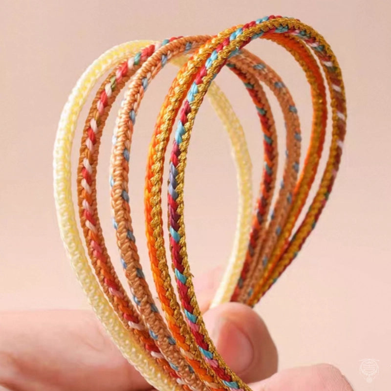 Bracelet tressé fait main en nœud de fleur de pêcher avec breloque cœur