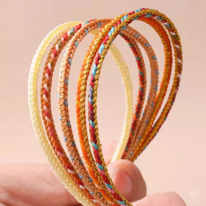 Bracelet tressé fait main en nœud de fleur de pêcher avec breloque cœur