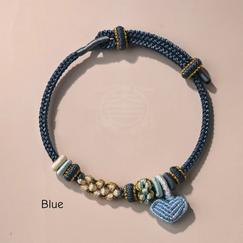 Bracelet tressé fait main en nœud de fleur de pêcher avec breloque cœur