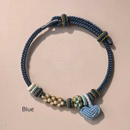 Bracelet tressé fait main en nœud de fleur de pêcher avec breloque cœur