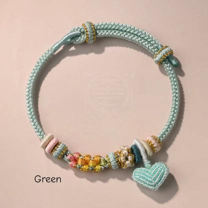 Bracelet tressé fait main en nœud de fleur de pêcher avec breloque cœur