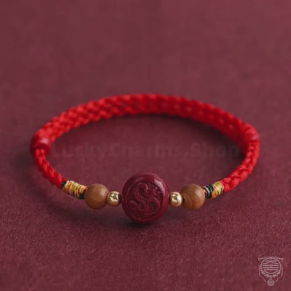Bracelet tressé de perles porte-bonheur en cinabre et bois de pêcher, symbole du zodiaque chinois béni du Mont Putuo, avec perles de fortune.