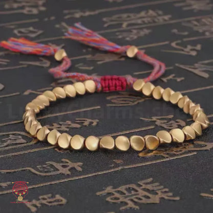 Bracelet à pompon en perles de cuivre en forme d'extraterrestre | Perles en cuivre mat, pompon tressé coloré, bijou rétro tendance