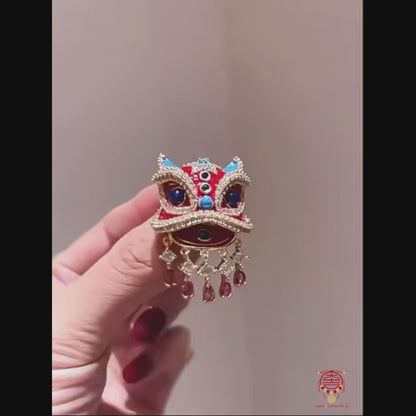 Broche Danse du lion émail et strass - Amulette de prospérité et de succès